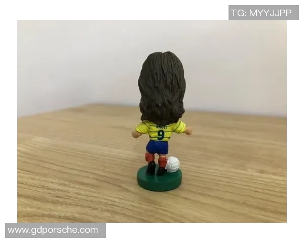 可动足球明星手办带你体验真实赛场魅力与激情的完美结合