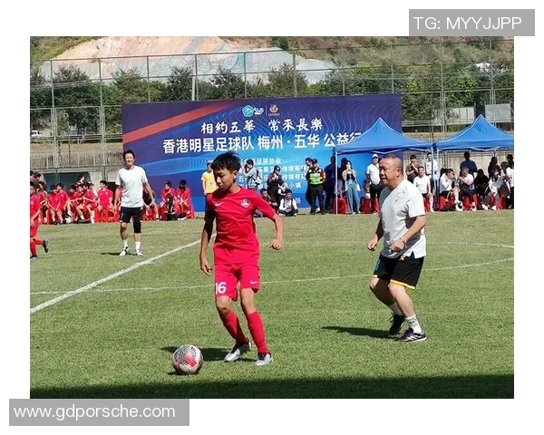 香港足球明星莅临榕江传授技艺助力青少年足球发展活动盛大举行